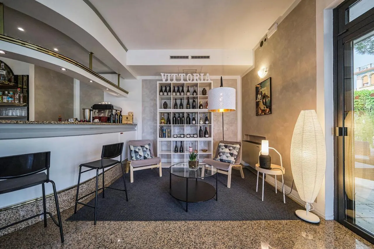 Hotel Vittoria Sirmione 3*,