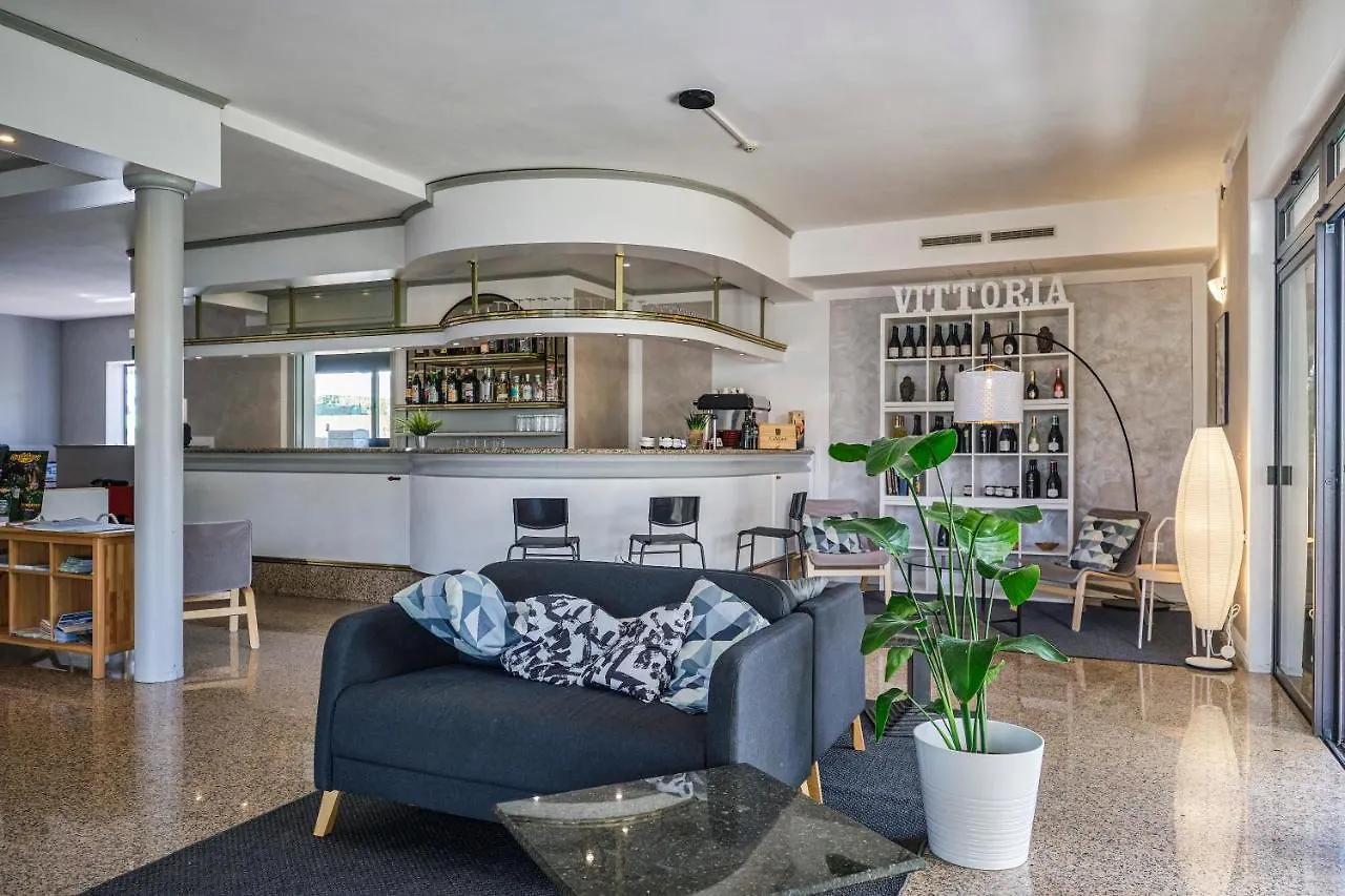 סירמיונה Hotel Vittoria