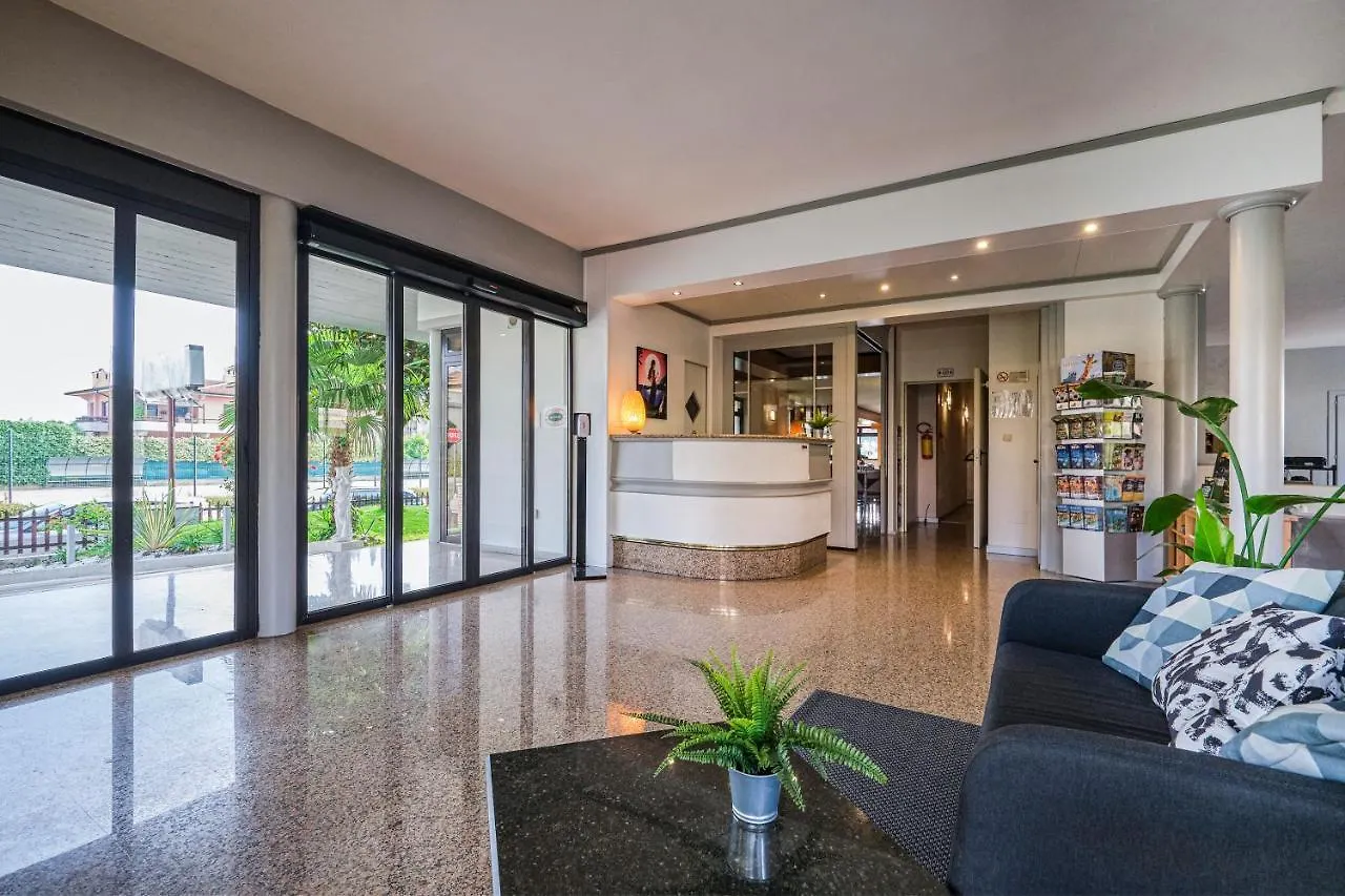 סירמיונה Hotel Vittoria