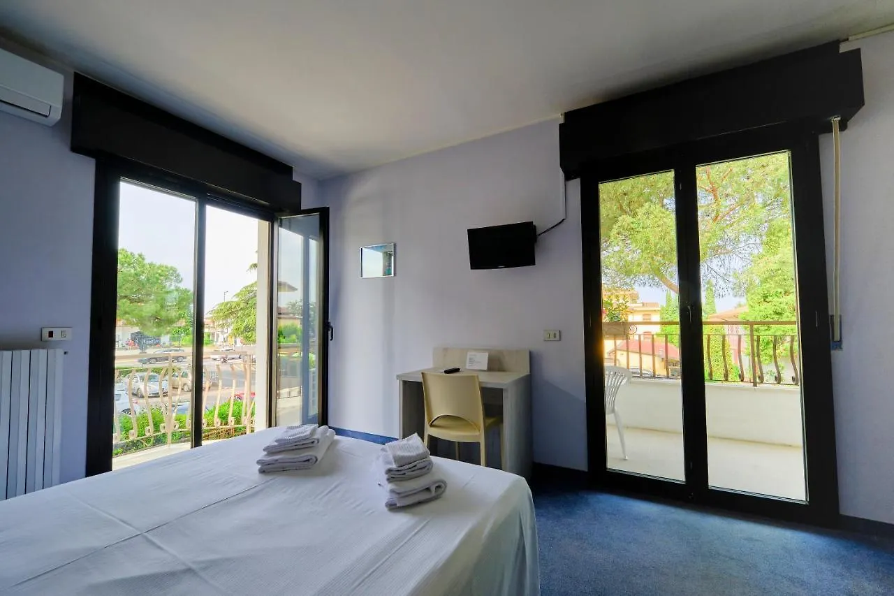 סירמיונה Hotel Vittoria 3*,  איטליה