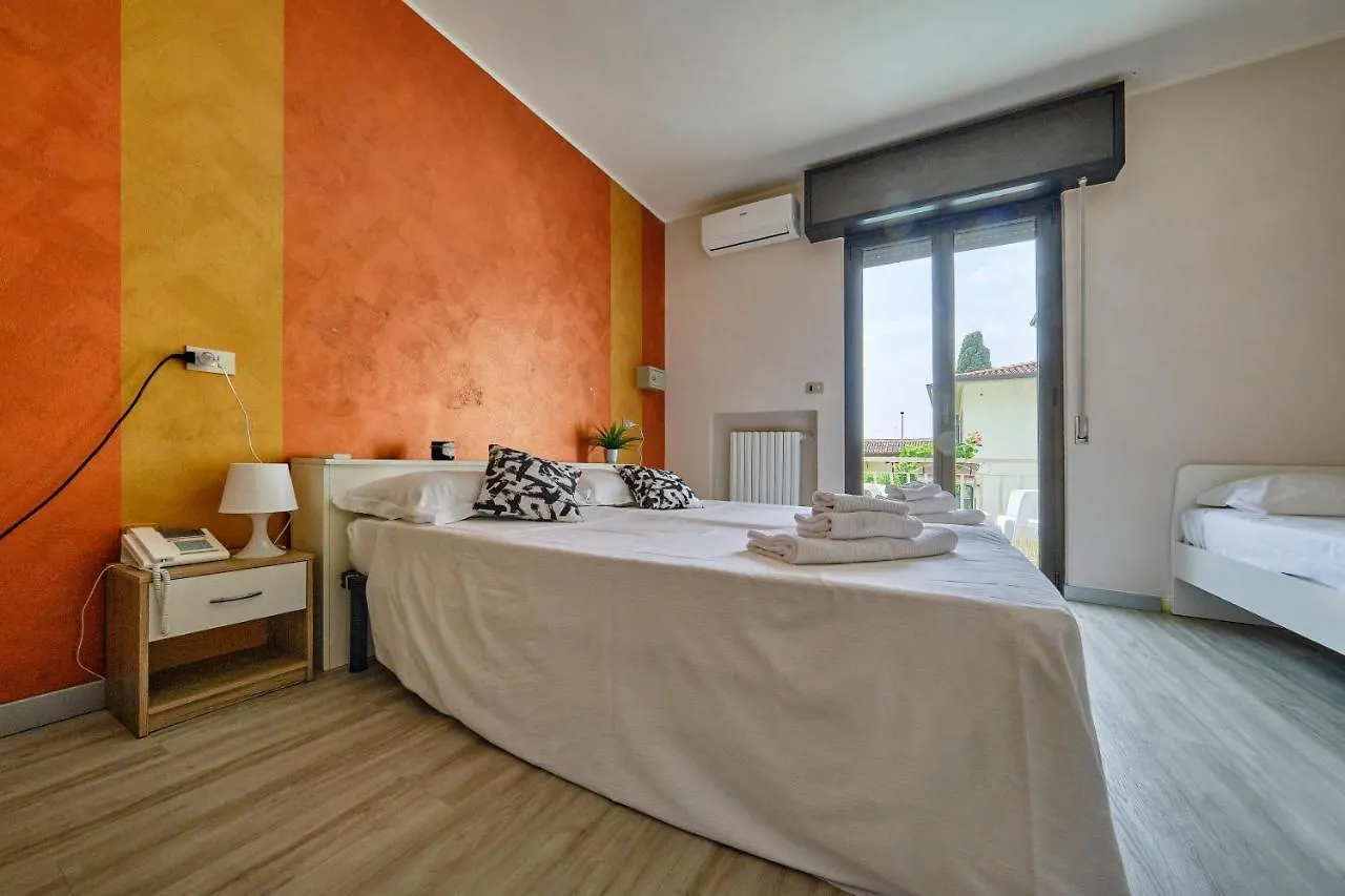 סירמיונה Hotel Vittoria 3*,  איטליה