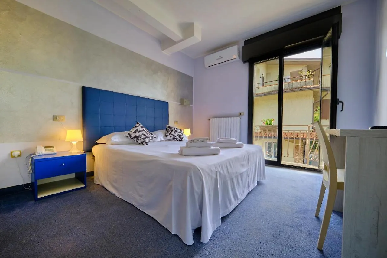 ***  סירמיונה Hotel Vittoria איטליה