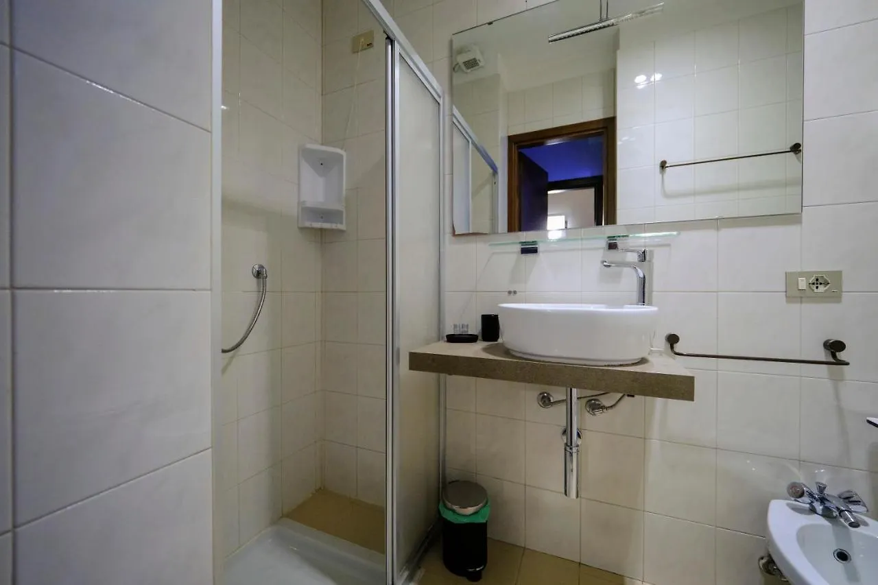***  סירמיונה Hotel Vittoria איטליה